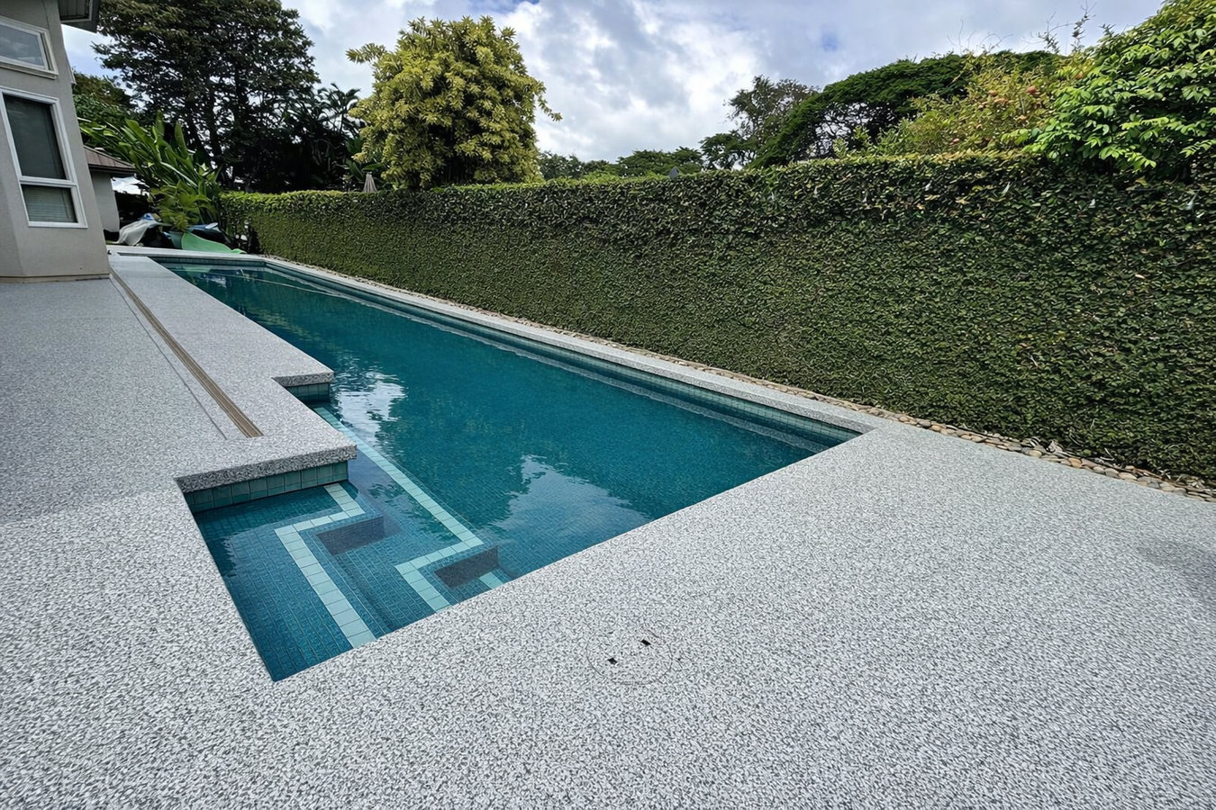 Concrete pool decks in Pomona, CA